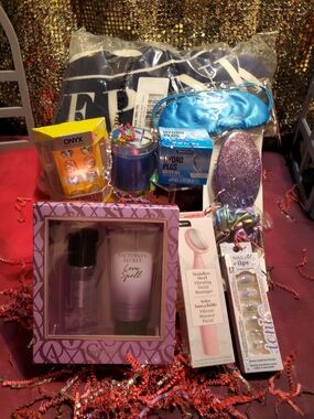 Victoria's Secret PINK Boyfriend Bkanket And Tote + Fazzling Gift Set!!
